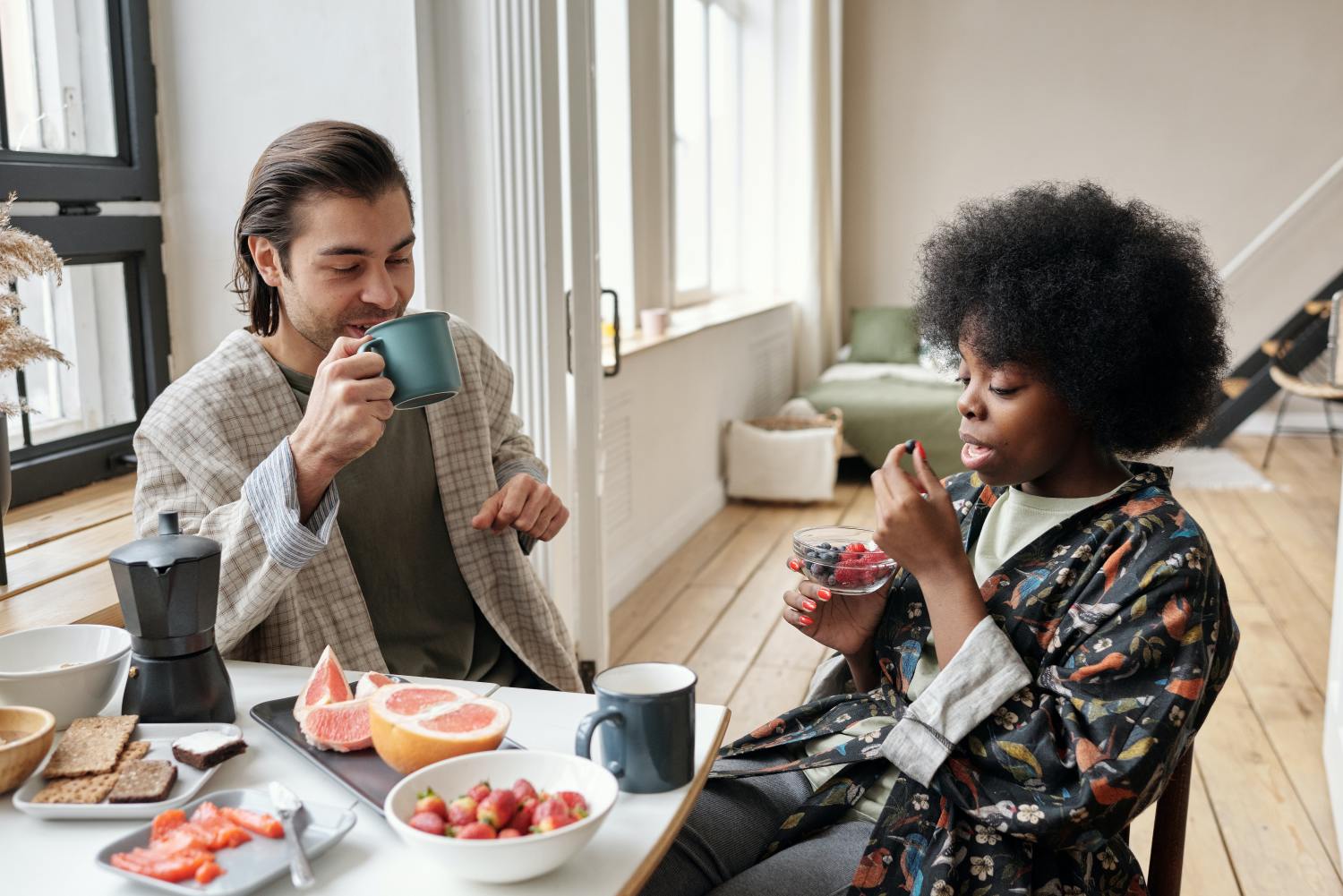 Couple enjoying breakfast together after learning the difference between cohabitation agreement vs power of attorney.